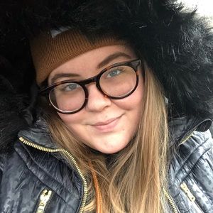 Meet your Posher, Courtney